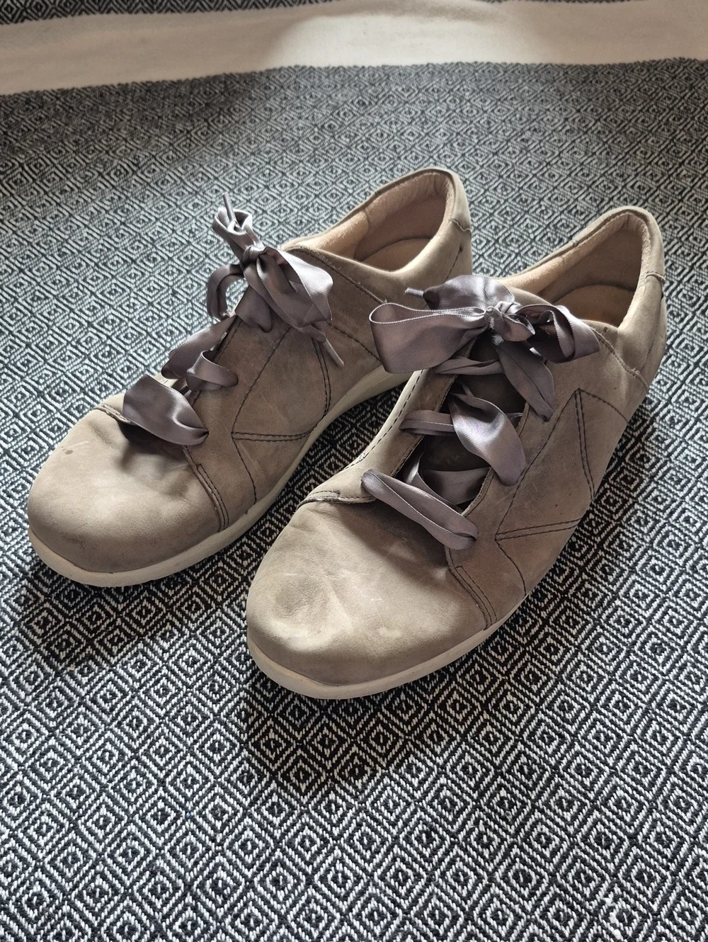 Vionic Lace Up Sneakers Size 9.5